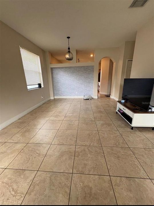 For Rent: $2,600 (4 beds, 2 baths, 1952 Square Feet)