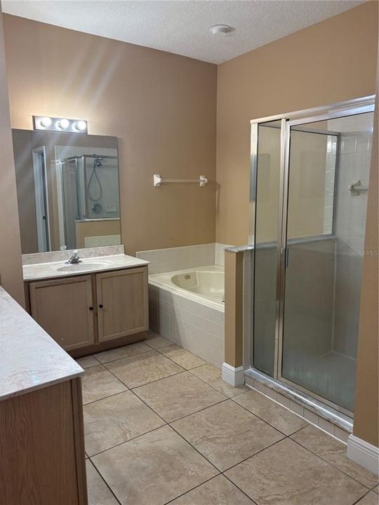 For Rent: $2,600 (4 beds, 2 baths, 1952 Square Feet)