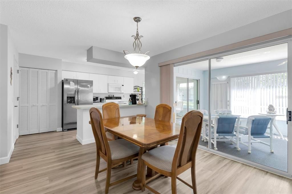 Active With Contract: $244,900 (2 beds, 2 baths, 1584 Square Feet)