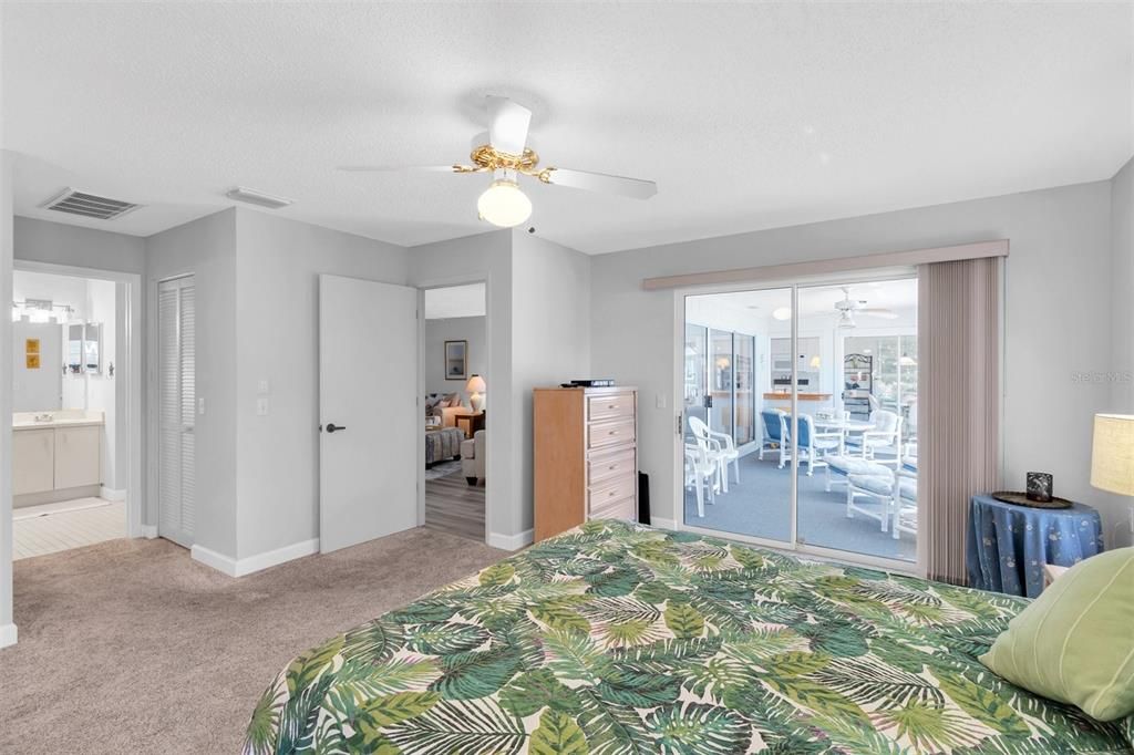 Active With Contract: $244,900 (2 beds, 2 baths, 1584 Square Feet)