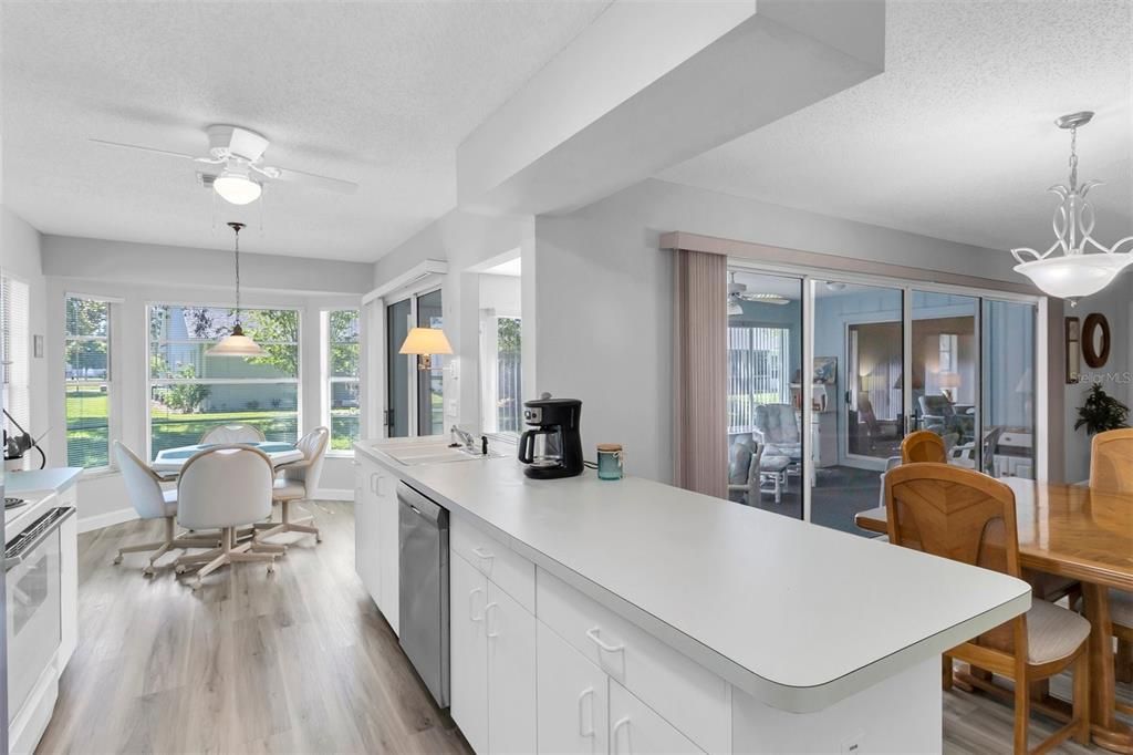 Active With Contract: $244,900 (2 beds, 2 baths, 1584 Square Feet)