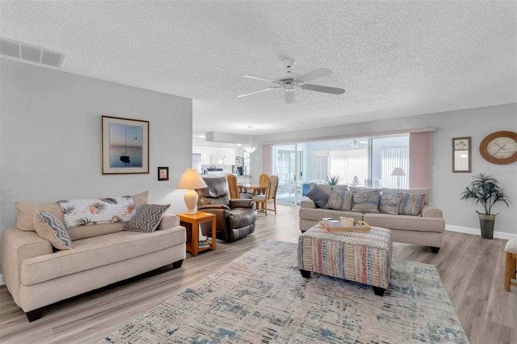 Active With Contract: $244,900 (2 beds, 2 baths, 1584 Square Feet)