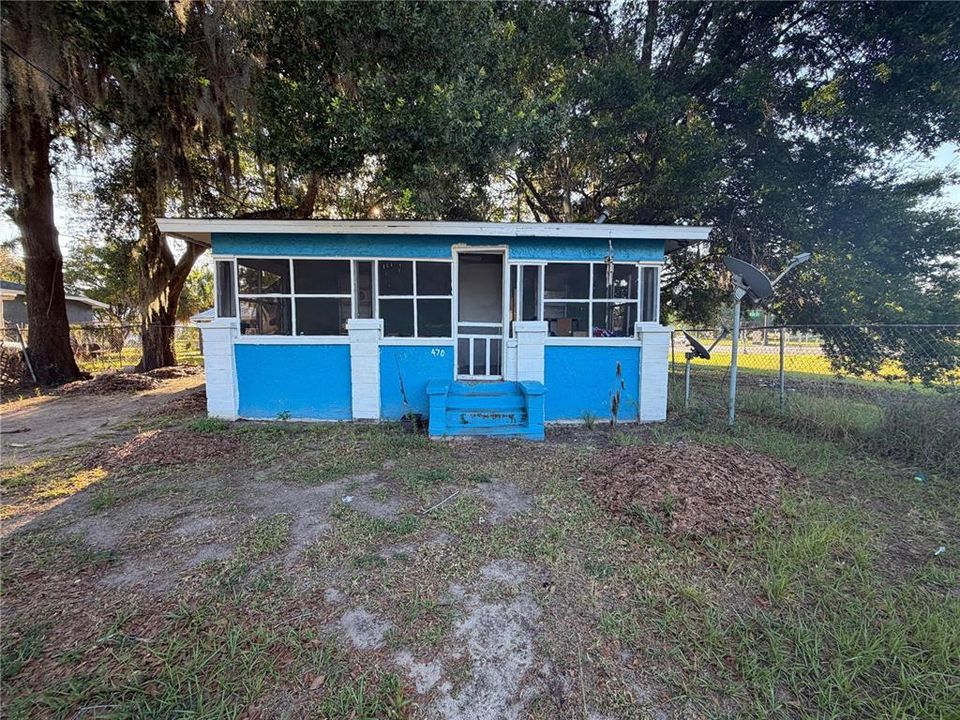 For Sale: $111,000 (5 beds, 1 baths, 946 Square Feet)