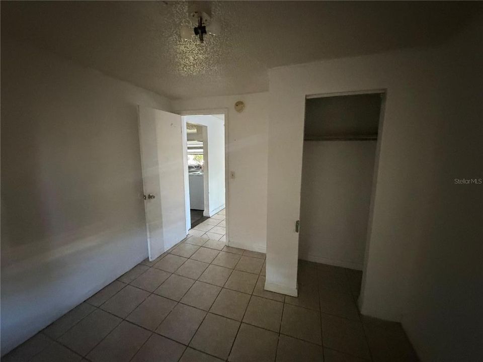 For Sale: $111,000 (5 beds, 1 baths, 946 Square Feet)