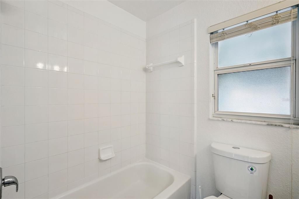 На продажу: $374,990 (3 спален, 2 ванн, 1138 Квадратных фут)