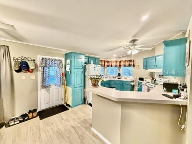 For Sale: $189,000 (2 beds, 2 baths, 1038 Square Feet)