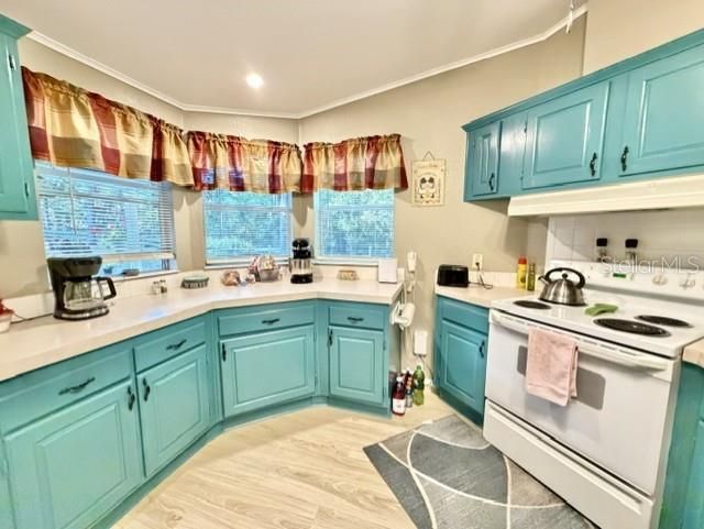 For Sale: $189,000 (2 beds, 2 baths, 1038 Square Feet)