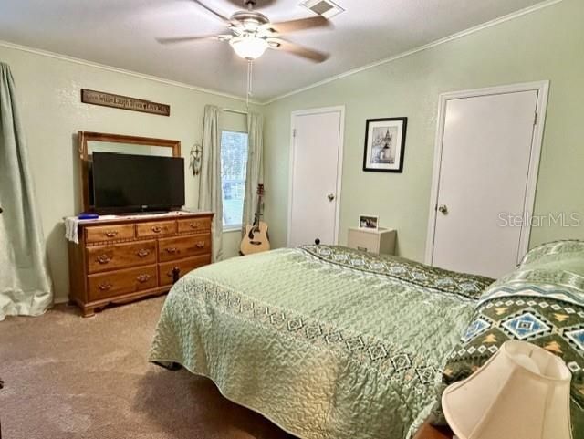 For Sale: $189,000 (2 beds, 2 baths, 1038 Square Feet)