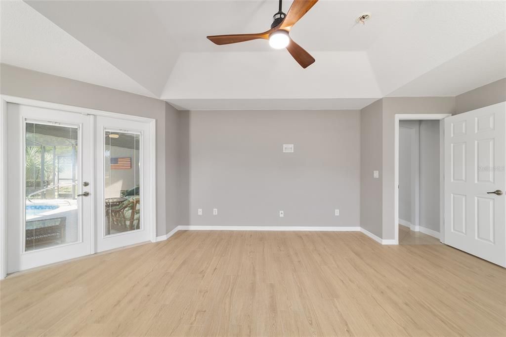 Active With Contract: $450,000 (4 beds, 2 baths, 2517 Square Feet)