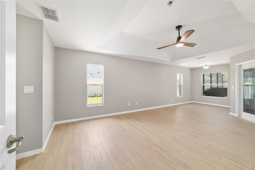 Active With Contract: $450,000 (4 beds, 2 baths, 2517 Square Feet)