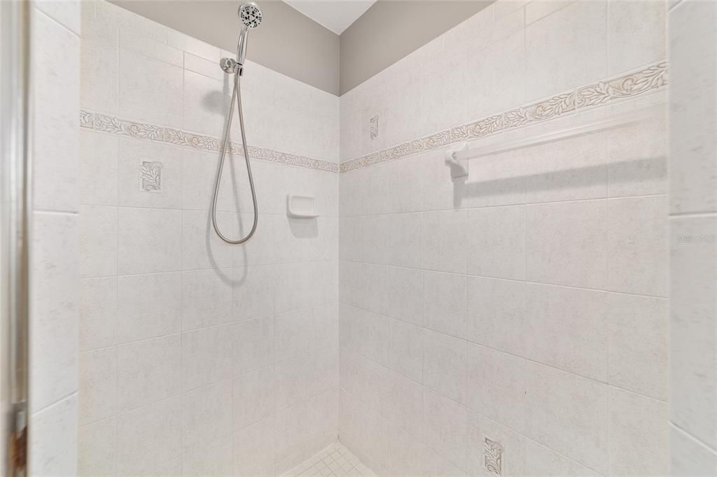 Active With Contract: $450,000 (4 beds, 2 baths, 2517 Square Feet)