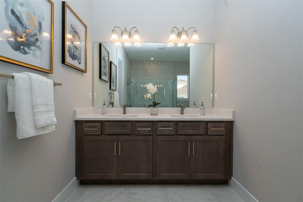 En Venta: $689,000 (3 camas, 2 baños, 2735 Pies cuadrados)