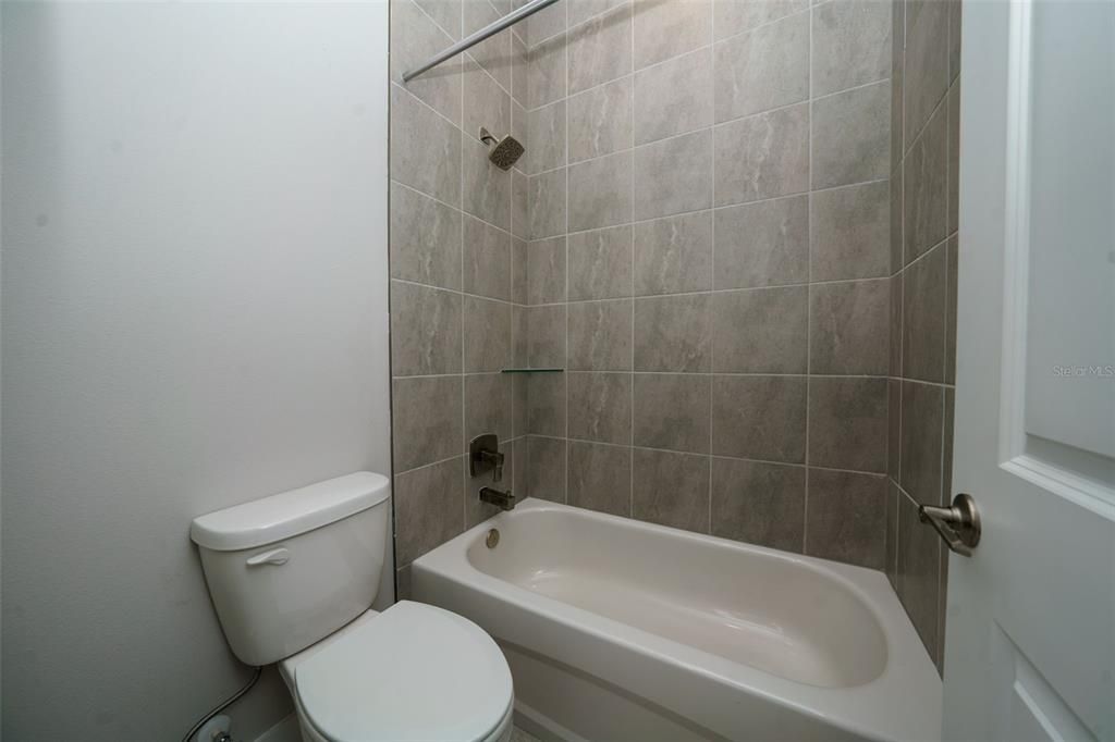 En Venta: $689,000 (3 camas, 2 baños, 2735 Pies cuadrados)