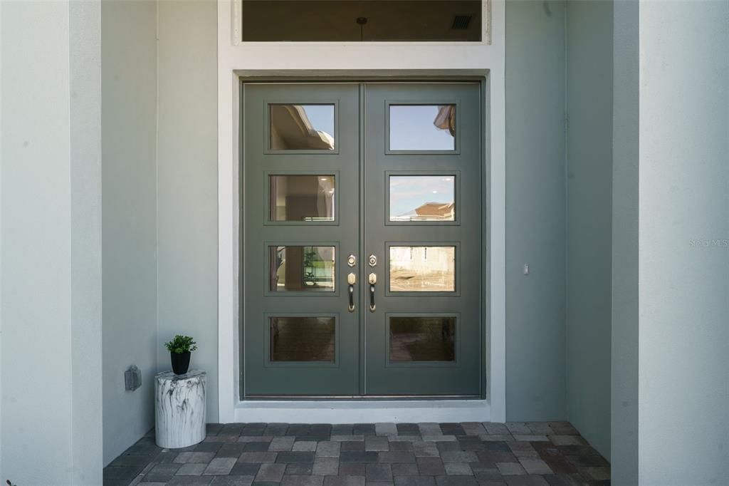 En Venta: $689,000 (3 camas, 2 baños, 2735 Pies cuadrados)