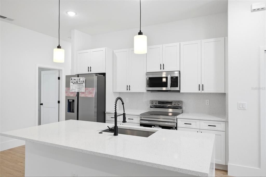 For Sale: $399,000 (4 beds, 2 baths, 1799 Square Feet)