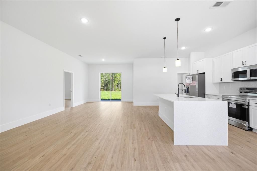 For Sale: $399,000 (4 beds, 2 baths, 1799 Square Feet)