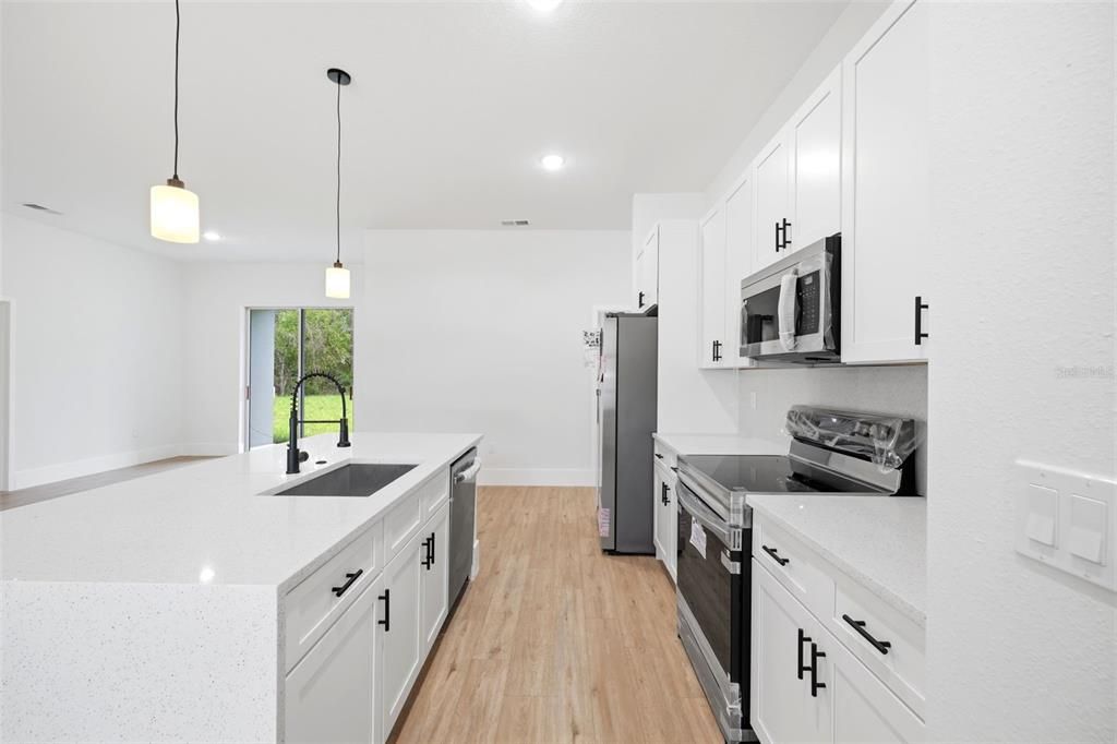 For Sale: $399,000 (4 beds, 2 baths, 1799 Square Feet)
