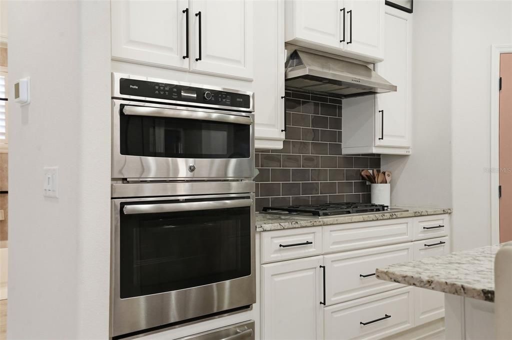 Active With Contract: $1,550,000 (3 beds, 3 baths, 2905 Square Feet)