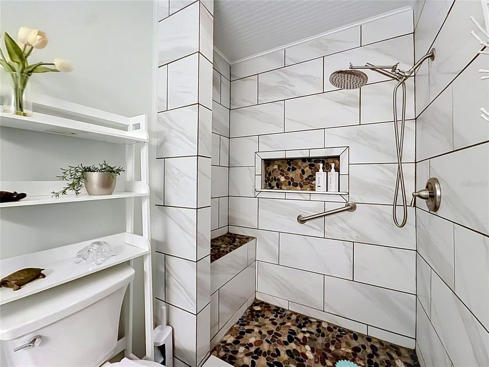 На продажу: $269,900 (2 спален, 2 ванн, 1098 Квадратных фут)