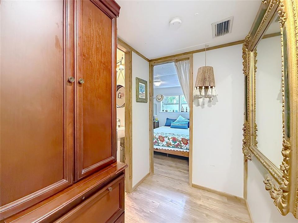 На продажу: $269,900 (2 спален, 2 ванн, 1098 Квадратных фут)