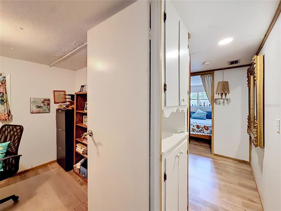 На продажу: $269,900 (2 спален, 2 ванн, 1098 Квадратных фут)