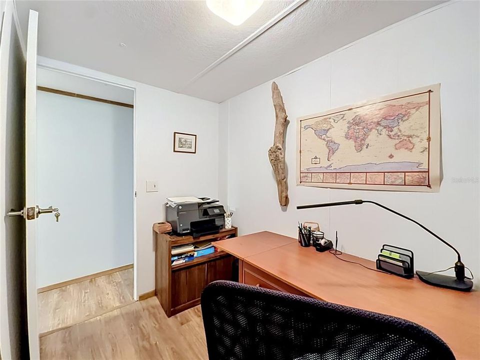 На продажу: $269,900 (2 спален, 2 ванн, 1098 Квадратных фут)
