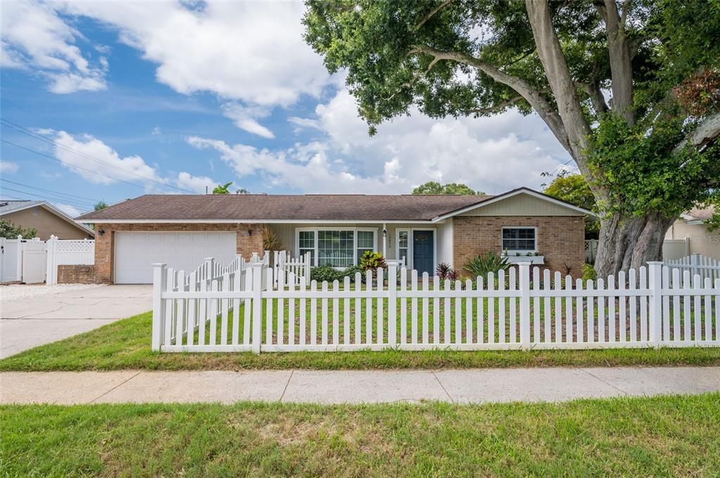 En Venta: $699,999 (3 camas, 2 baños, 1801 Pies cuadrados)