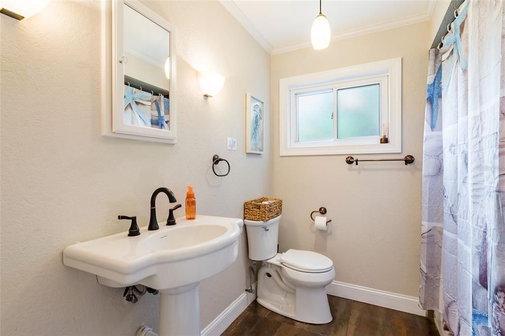 En Venta: $699,999 (3 camas, 2 baños, 1801 Pies cuadrados)