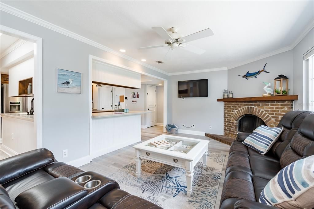En Venta: $699,999 (3 camas, 2 baños, 1801 Pies cuadrados)