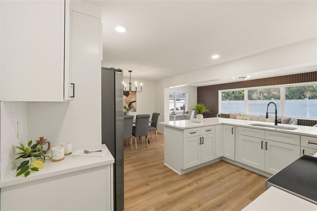 Под контрактом: $599,999 (3 спален, 2 ванн, 1804 Квадратных фут)