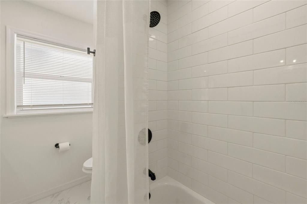 Под контрактом: $599,999 (3 спален, 2 ванн, 1804 Квадратных фут)