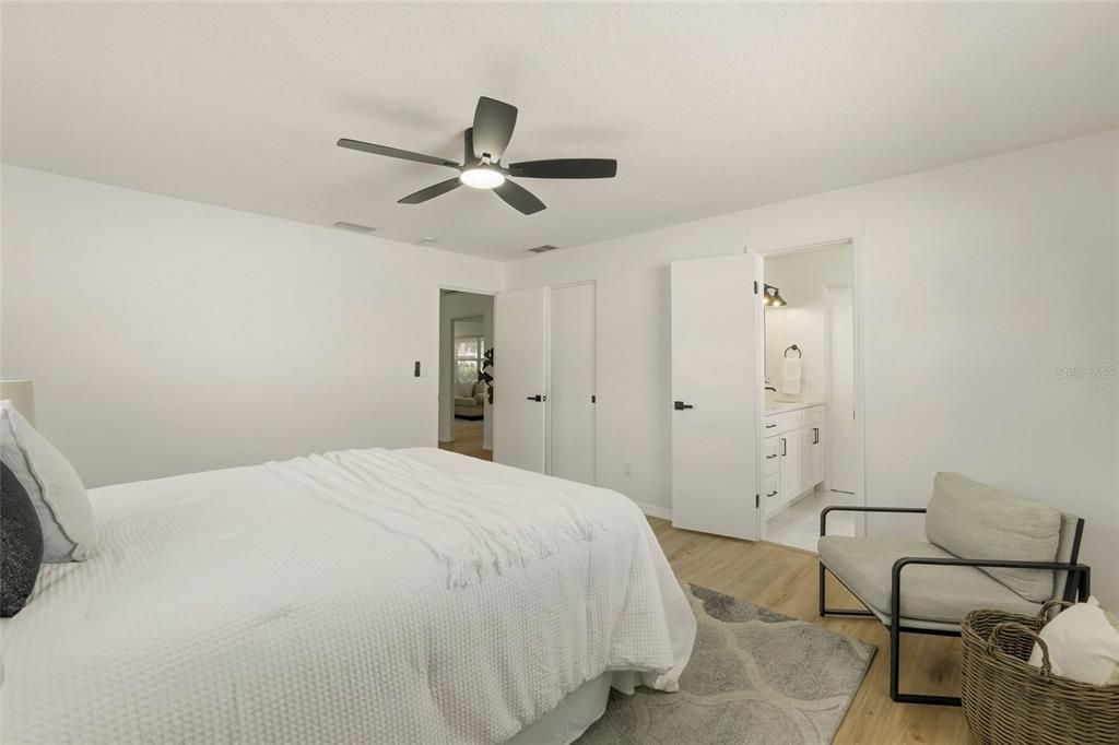Под контрактом: $599,999 (3 спален, 2 ванн, 1804 Квадратных фут)