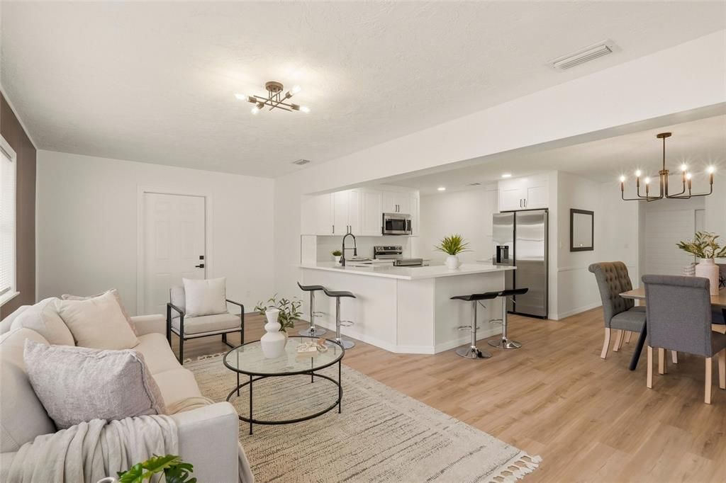Под контрактом: $599,999 (3 спален, 2 ванн, 1804 Квадратных фут)
