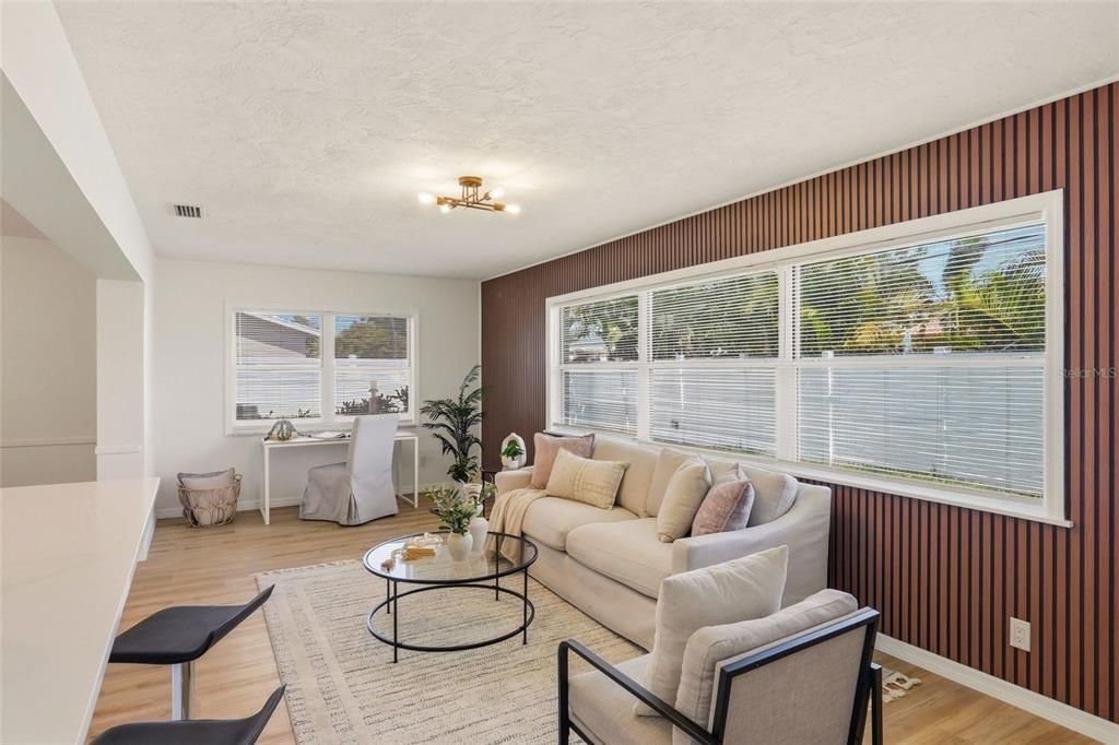 Под контрактом: $599,999 (3 спален, 2 ванн, 1804 Квадратных фут)