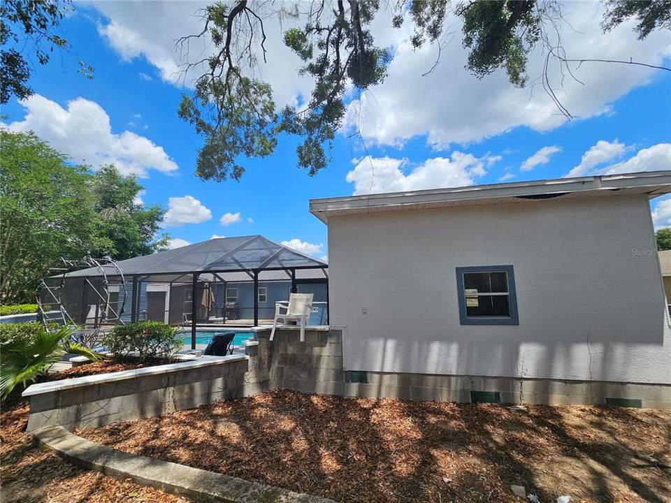 For Rent: $2,650 (3 beds, 1 baths, 1965 Square Feet)