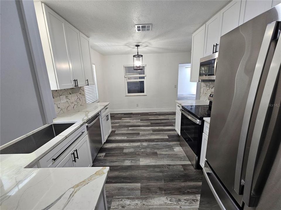 For Rent: $2,650 (3 beds, 1 baths, 1965 Square Feet)