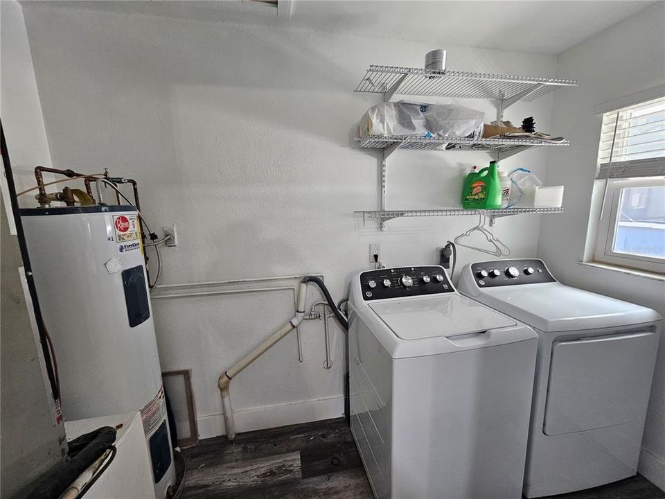 For Rent: $2,650 (3 beds, 1 baths, 1965 Square Feet)