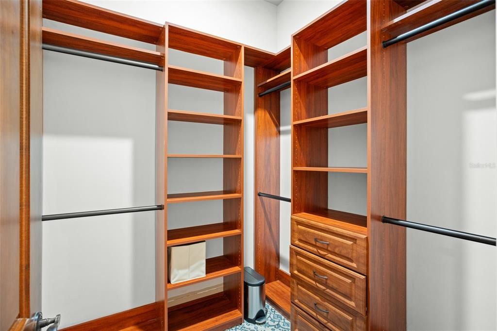 Activo con contrato: $4,200,000 (5 camas, 5 baños, 5695 Pies cuadrados)