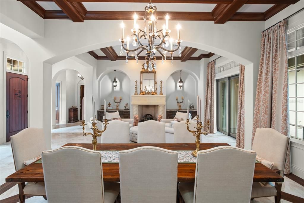 Activo con contrato: $4,200,000 (5 camas, 5 baños, 5695 Pies cuadrados)