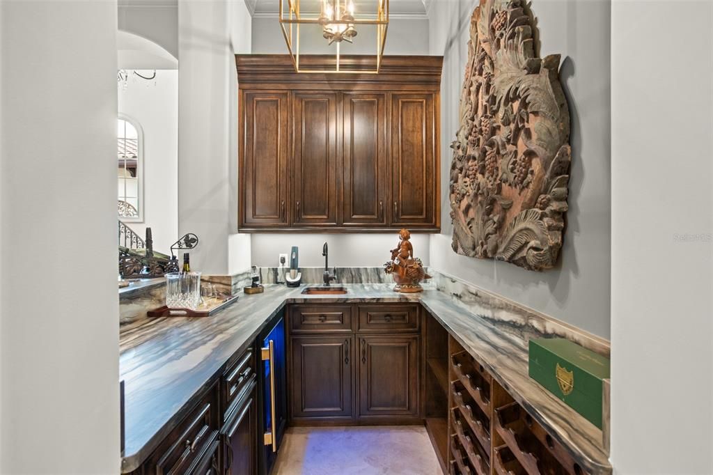 Activo con contrato: $4,200,000 (5 camas, 5 baños, 5695 Pies cuadrados)