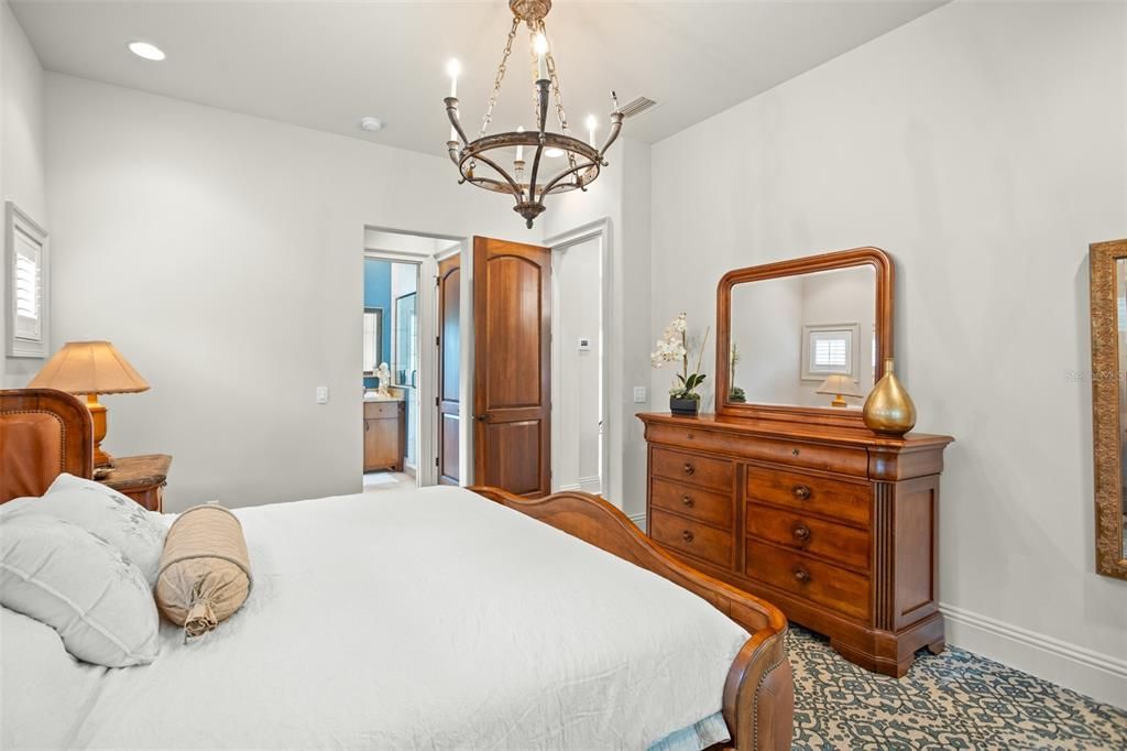 Activo con contrato: $4,200,000 (5 camas, 5 baños, 5695 Pies cuadrados)