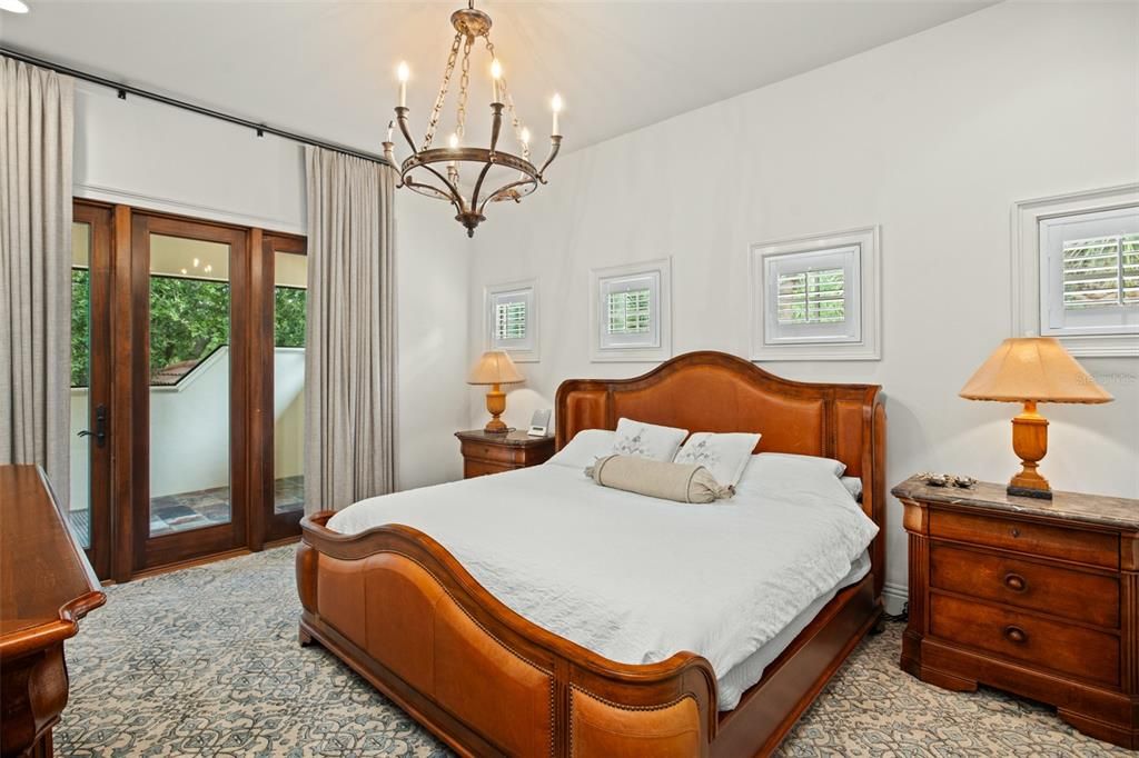Activo con contrato: $4,200,000 (5 camas, 5 baños, 5695 Pies cuadrados)