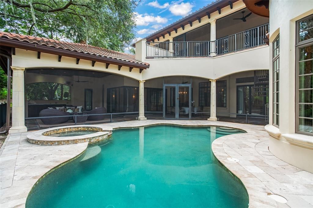 Activo con contrato: $4,200,000 (5 camas, 5 baños, 5695 Pies cuadrados)