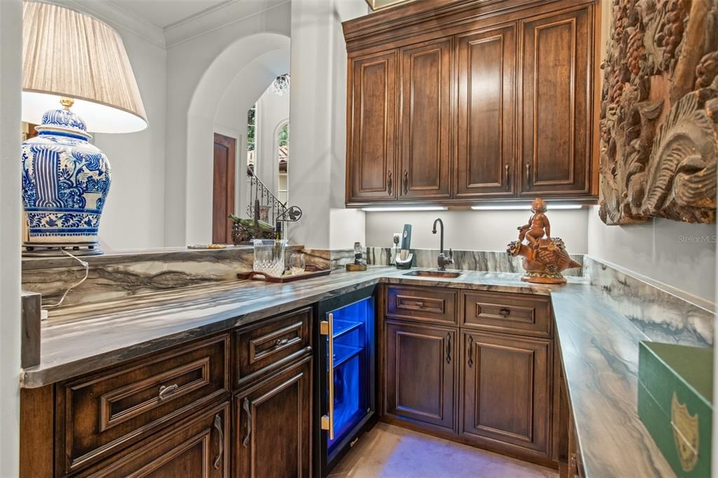 Activo con contrato: $4,200,000 (5 camas, 5 baños, 5695 Pies cuadrados)