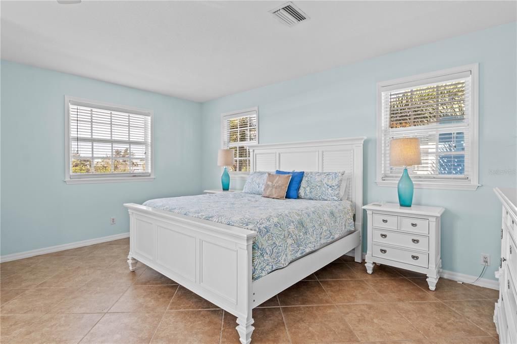 Active With Contract: $1,625,000 (4 beds, 3 baths, 2017 Square Feet)