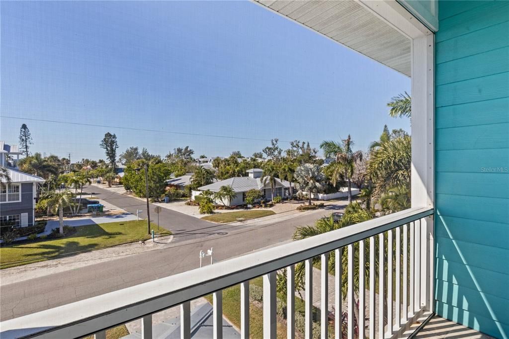 Active With Contract: $1,625,000 (4 beds, 3 baths, 2017 Square Feet)