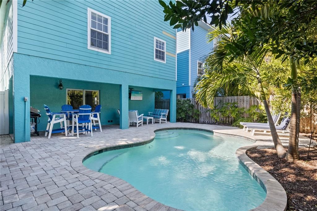 Active With Contract: $1,625,000 (4 beds, 3 baths, 2017 Square Feet)