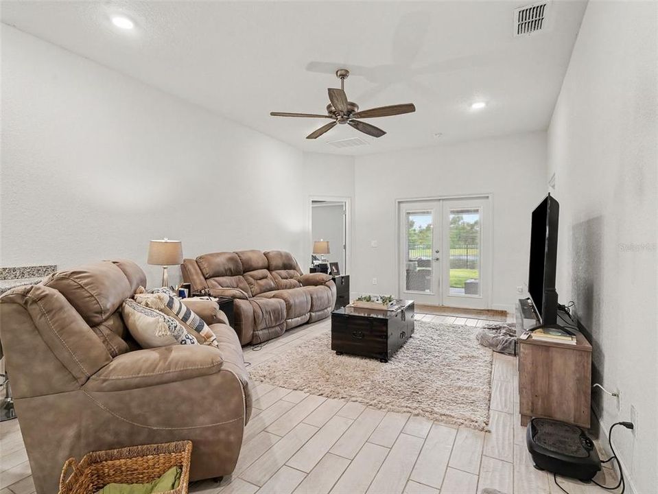For Sale: $390,000 (4 beds, 3 baths, 2191 Square Feet)