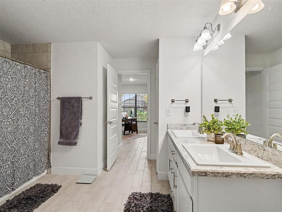 For Sale: $390,000 (4 beds, 3 baths, 2191 Square Feet)