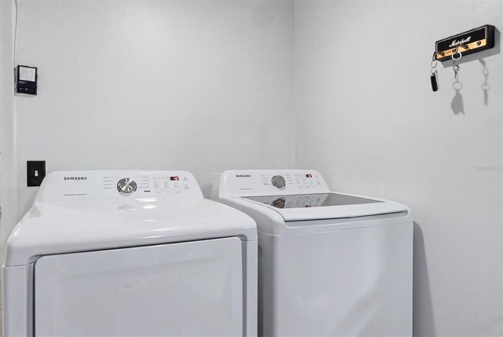 For Sale: $419,900 (3 beds, 2 baths, 1640 Square Feet)